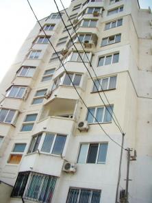 Продается трехкомнатная  квартира в Алупке- Крым