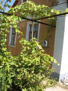 Продается добротный 4-комнатный  дом в Белогорске, площадь 56 кв.м, участок 6 соток.