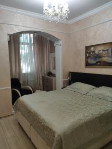 Продается эксклюзивная, 4 комнатная  квартира в центре г. Севастополя, на ул. Ленина,33.