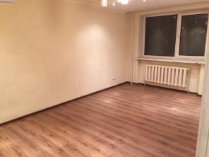 Продается просторная двухкомнатная квартира в центре Симферополя, ул. Караимская, 9.