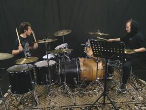 Индивидуальные уроки игры на барабанах - в центре